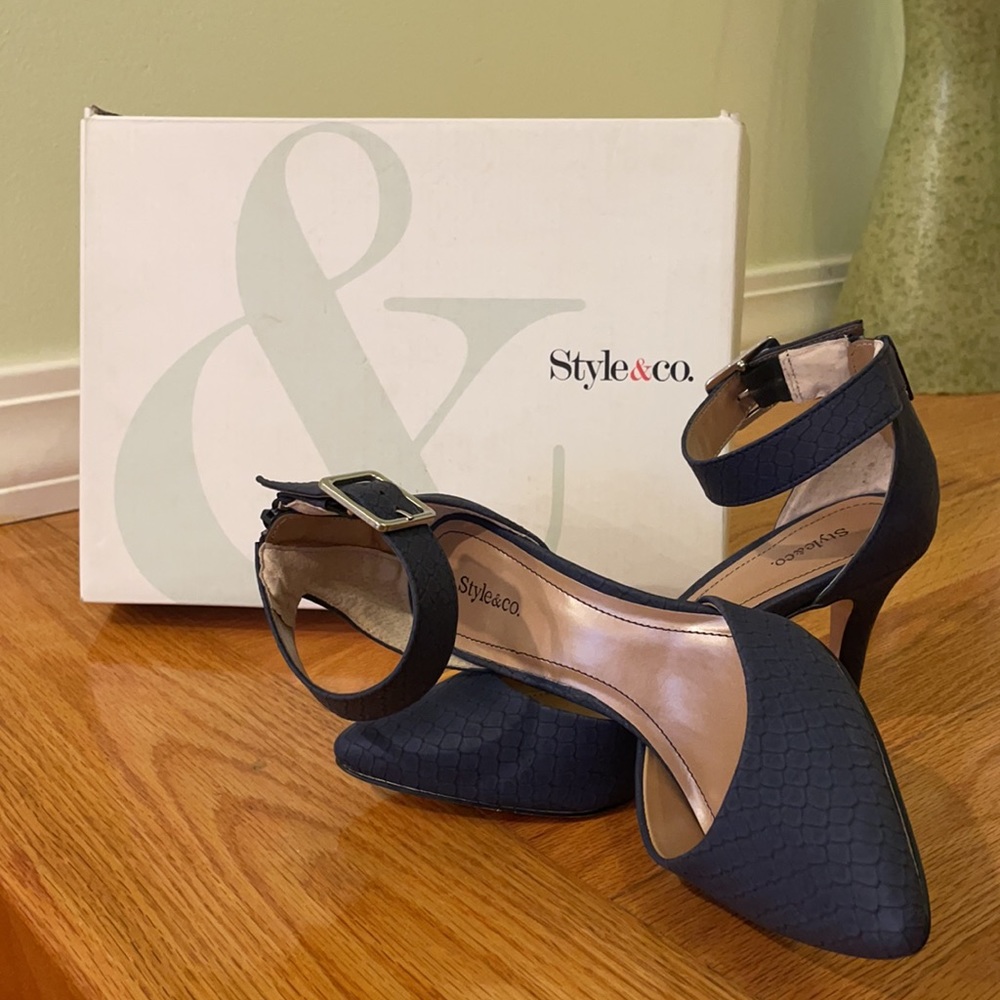 New royal blue pointed-toe ankle-strap pumps w/box - Picture 11 of 11